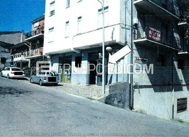 Negozi, botteghe in Via Vittorio Emanuele II - 1